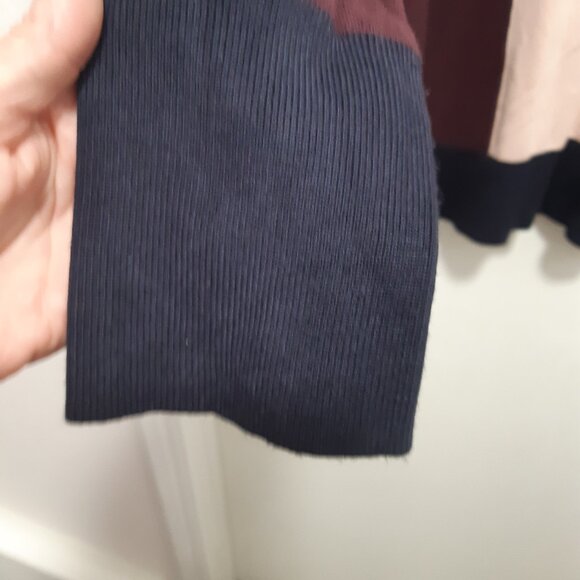 DKNY Block color long sleeve sweater SIZE L - Picture 7 of 10